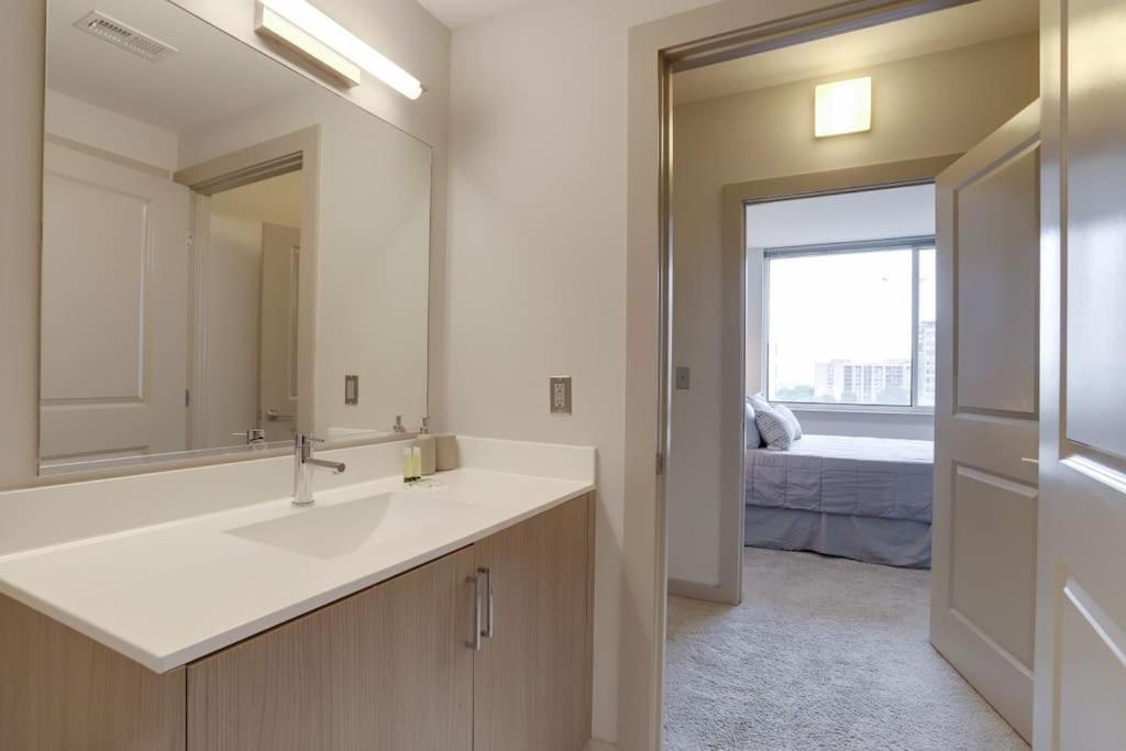 Wonderful 2Br Apartment At Crystal City Arlington Kültér fotó